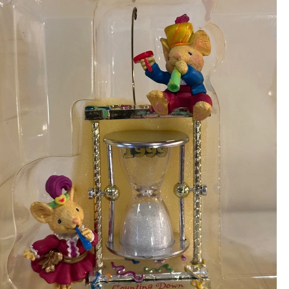 Carlton Cards Heirloom Ornament Just in Time for 2000 Millennium‎ Mice Hourglass